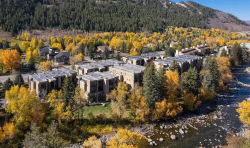 Riverfront 2BR2BA Condo. Sauna, Pool & Hot Tub. Minutes to Vail & Beaver Creek.