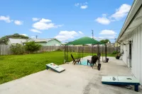 Coastal Getaway and Relaxing Escape - Charming Cottage Retreat Các khách sạn gần Rockport Beach Park