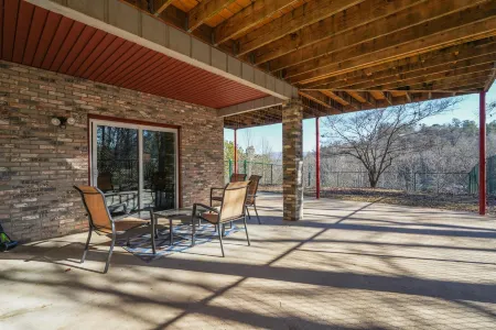 Mountain View and Game Room - Spacious Luxury Retreat Отели в г. Трансильвания