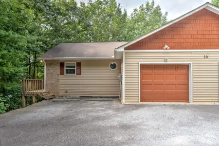 Hot Tub and Garage Parking - Stylish Townhome Escape Отели в г. Ройал Пайнс