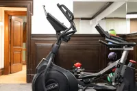 Cozy, Retro Gaming Retreat - WiFi, Central Location