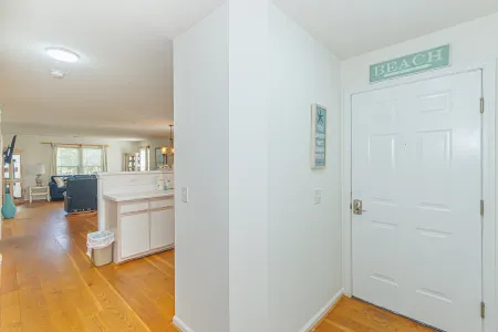 Community Pool and Jacuzzi with Modern Conveniences - Beautiful Oasis Отели рядом с достопримечательностью «Tanger Outlets Myrtle Beach Hwy 501»