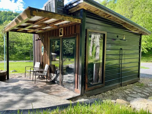 Luxe Cabin Hot Tub Outdoor Movie Screen Mountains