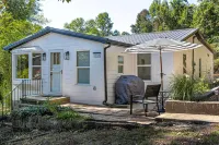 Spacious Living with Private Patio and High-Speed Wi-Fi - Stylish Modern Retreat