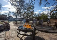 Scenic Hill Country Views and Cozy Amenities - Charming Rustic Retreat Hotels in Kerr County