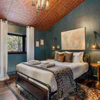 Charming Historic Conversion with Private Parking - Stunning Unique Retreat Rooms