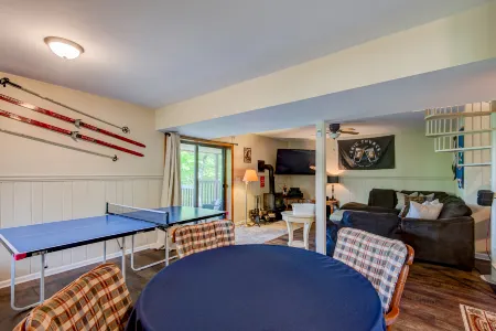 Gorgeous Views and Inviting Sauna - Stunning Mountain Escape Отели в г. Шугар Маунтин