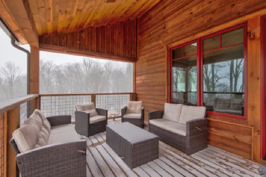 Stunning Cabin with Spacious Deck and Firepit - Elegant Mountain Retreat