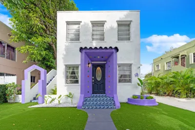 Spacious Retreat Near Calle Ocho - Vibrant Tropical Haven