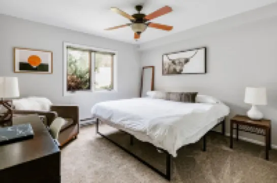 Stylish Condo with Hot Tub and Gas Fireplace - Cozy Mountain Retreat