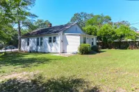 Revamped 3Br Oasis on Forest Dr