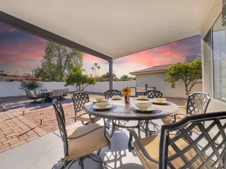 Private Patio and Putting Green Oasis - Stunning Sanctuary