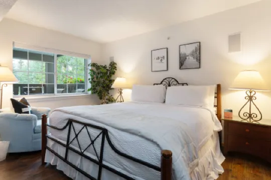 Heated Pool, Hot Tub and Fireplace - Gorgeous Mountain Haven