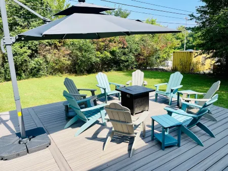 Charming Oasis with Game Room and Outdoor Fun - Cozy Retreat Отели в г. Фэрвью