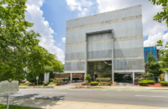 Stylish Retreat with Unique Guitar Pool - Charming Music Haven