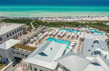 Spectacular Beach Views and Access - Charming Coastal Haven Отели рядом с достопримечательностью «Сисайд»