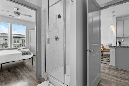 Cozy Living Space with Pool and Fitness Club - Stylish Getaway
