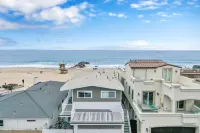 Spectacular Ocean Views and Spacious Decks - Charming Coastal Haven
