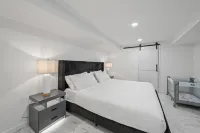 Game Room and Modern Amenities - Spacious Luxe Retreat فنادق في Bayonne