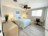 2-3 Bedroom Pool Home - 5 Minutes to Beach. Beach Gear & Bicycles Included!