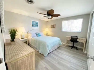 2-3 Bedroom Pool Home Just 5 Minutes to Beach. Bicycles & Beach Gear Included!