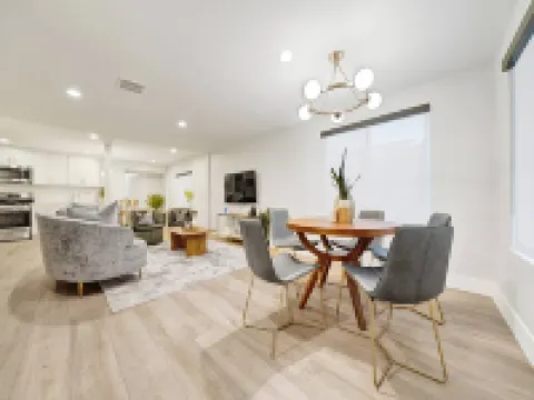 Stunning & Newly Remodeled Close to Disney