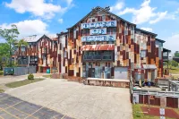 Panoramic Ocean Views and Beach Access - Luxurious Family Haven