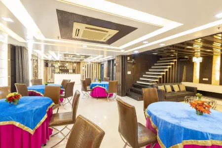 Hotel Gold Souk - Karol Bagh Отели рядом с достопримечательностью «Фатехпур-Масджид»