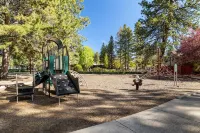 Cozy Cabin in the Pines- 2Bd/2Br + Amenities Galore! Closest Lodging to Bachelor