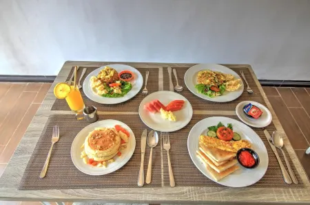 Jnj Guest House Отели рядом с достопримечательностью «Twin Island Dive»