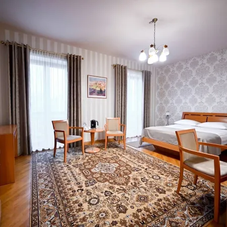 Latar Hotel Complex