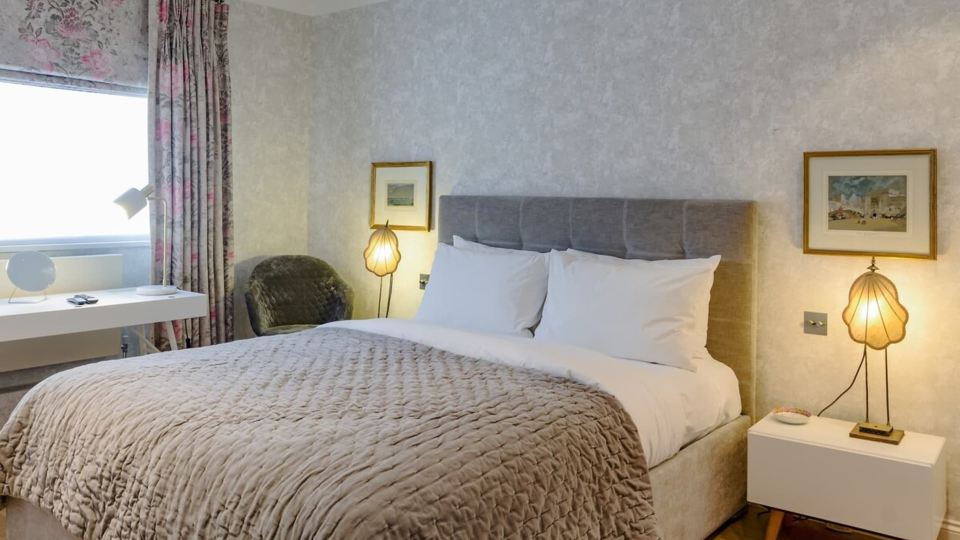 Beautiful 2 Bed 2 Bath Flat in South Kensington