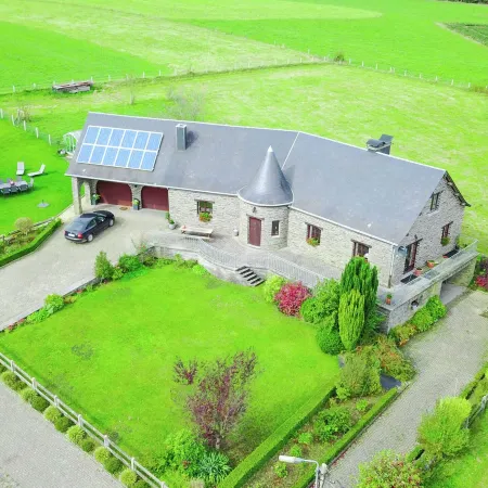 Villa in Bitvre with Garden