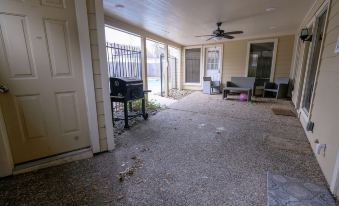 3Bdrm 2.5Bath 6Beds - Pool House