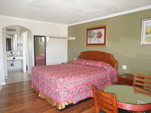 Castaway Motel فنادق في Orange