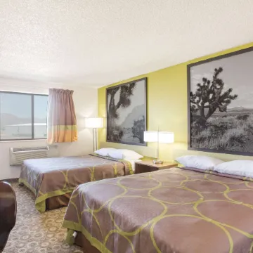 Super 8 by Wyndham Kingman