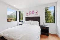 Enjoy Paradise Hot Tub, Bike & Beach Equipment!