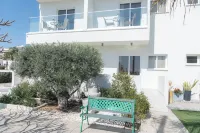 Themis Apartments Hotel di 