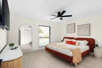 Luxury Zilker Home Pool Hot Tub Kitchen