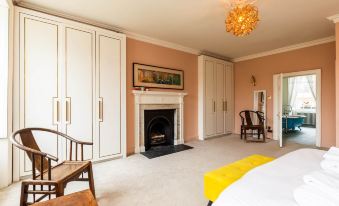 Grand Georgian Townhouse with Garden