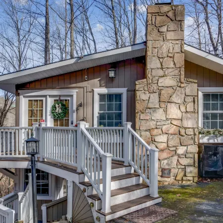 Spring Creek Cottage 1 Bedroom Chalet by RedAwning