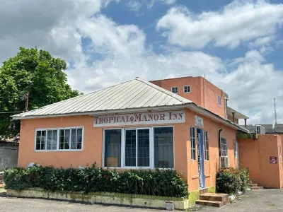 Tropical Manor Inn - Kingston Hotels in 