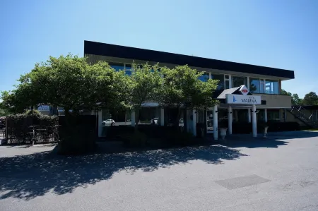 Hotel/ Apartments Marina