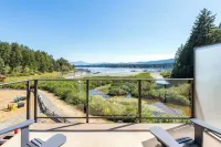Sproat Lake Landing Resort Hotels in Port Alberni
