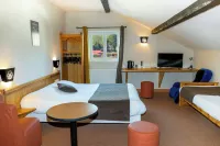 Logis Hotel Restaurant Auberge les Rives de l'Arzon Hotels in Vorey