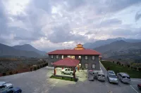 Lo Mustang Himalayan Resort - parking