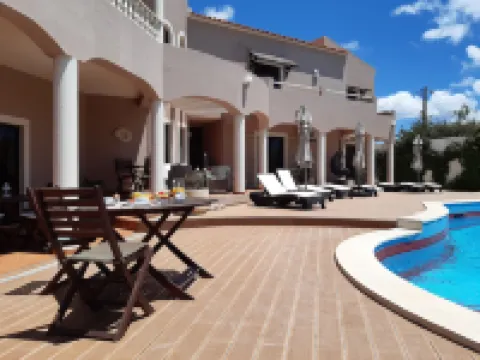 Casa Rosa Montes Hotels in Luz