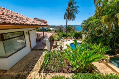 Luxury Ocean-View Flamingo Home with Pool, Apartment and Party Deck Hotels near Isla Plata