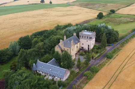 The Manor at Plane Castle - Sleeps 8 - Pets Ok Отели рядом со станцией Falkirk Grahamston