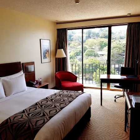 Crown Hotel Отели рядом с достопримечательностью «Заповедник Порт-Морсби»